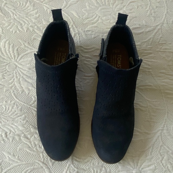 Tom’s Blue Suede ankle boots, Size 6.5 - Picture 2 of 8
